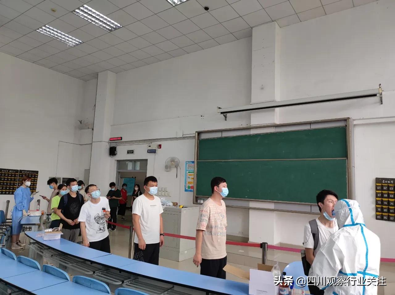 迎接开学 成都中医药大学对返校师生进行核酸检测